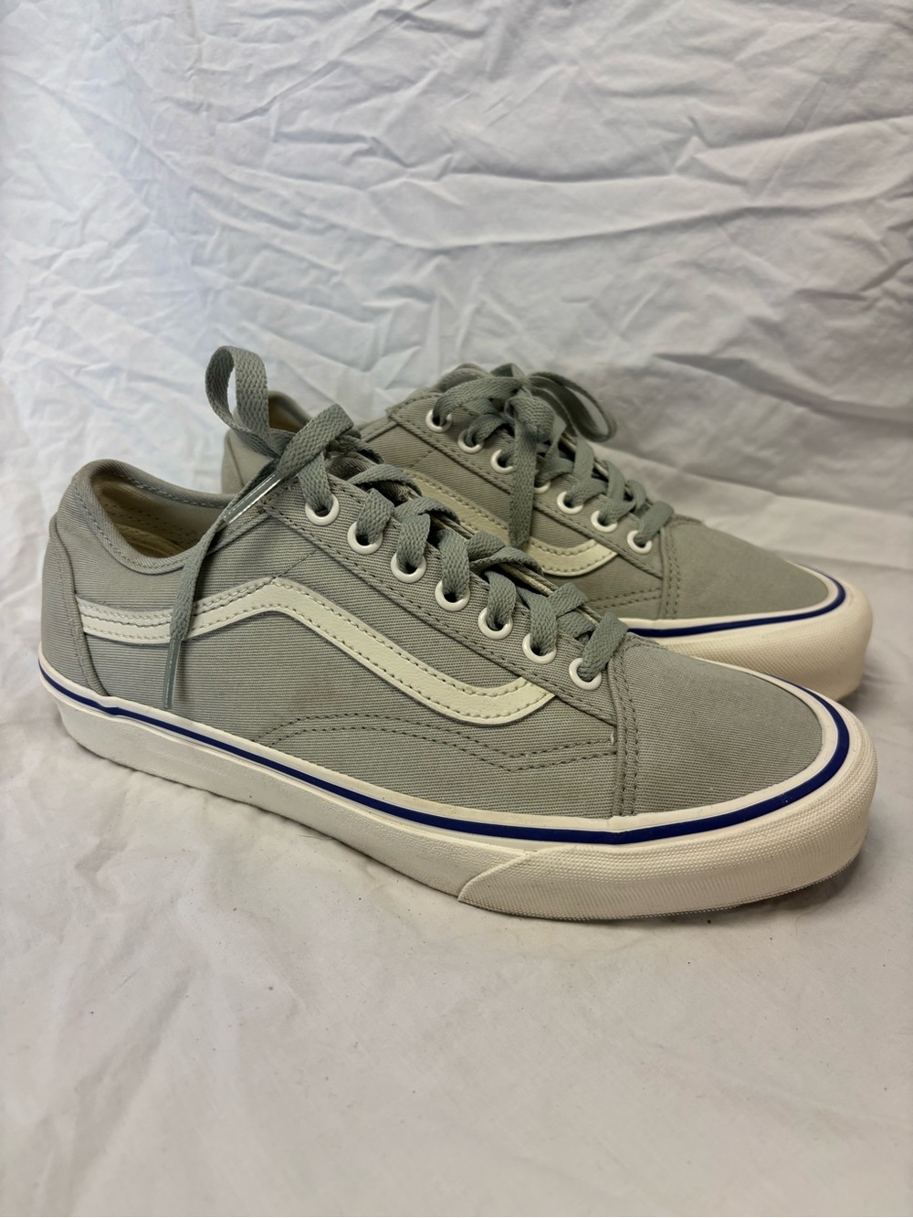 Vans Light Gray Low-Top Canvas Sneakers | Men Size 8 Women Size 9.5